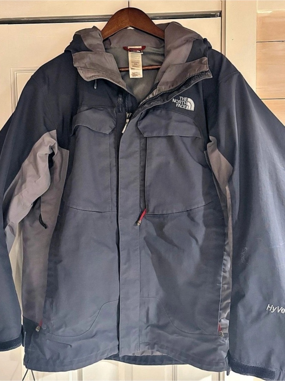 The North Face HyVent Waterproof Hooded Jacket Women's Gray Ski Jacket Size